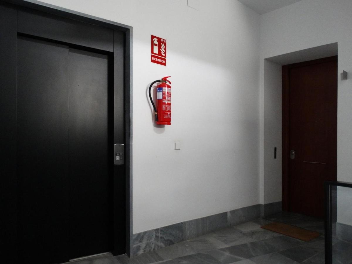 Ry Aparcamiento Incluido Junto A Catedral Ideal Parejas Sevilla Bagian luar foto
