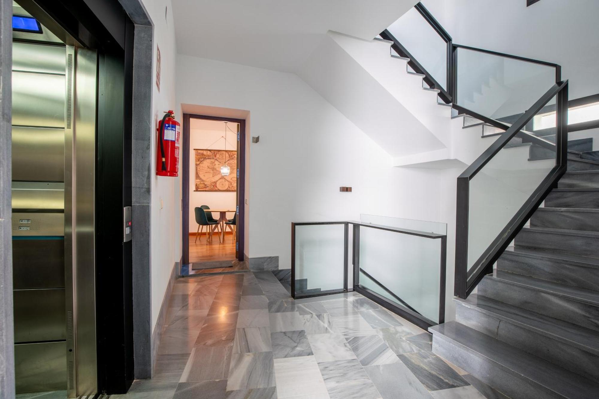 Ry Aparcamiento Incluido Junto A Catedral Ideal Parejas Sevilla Bagian luar foto